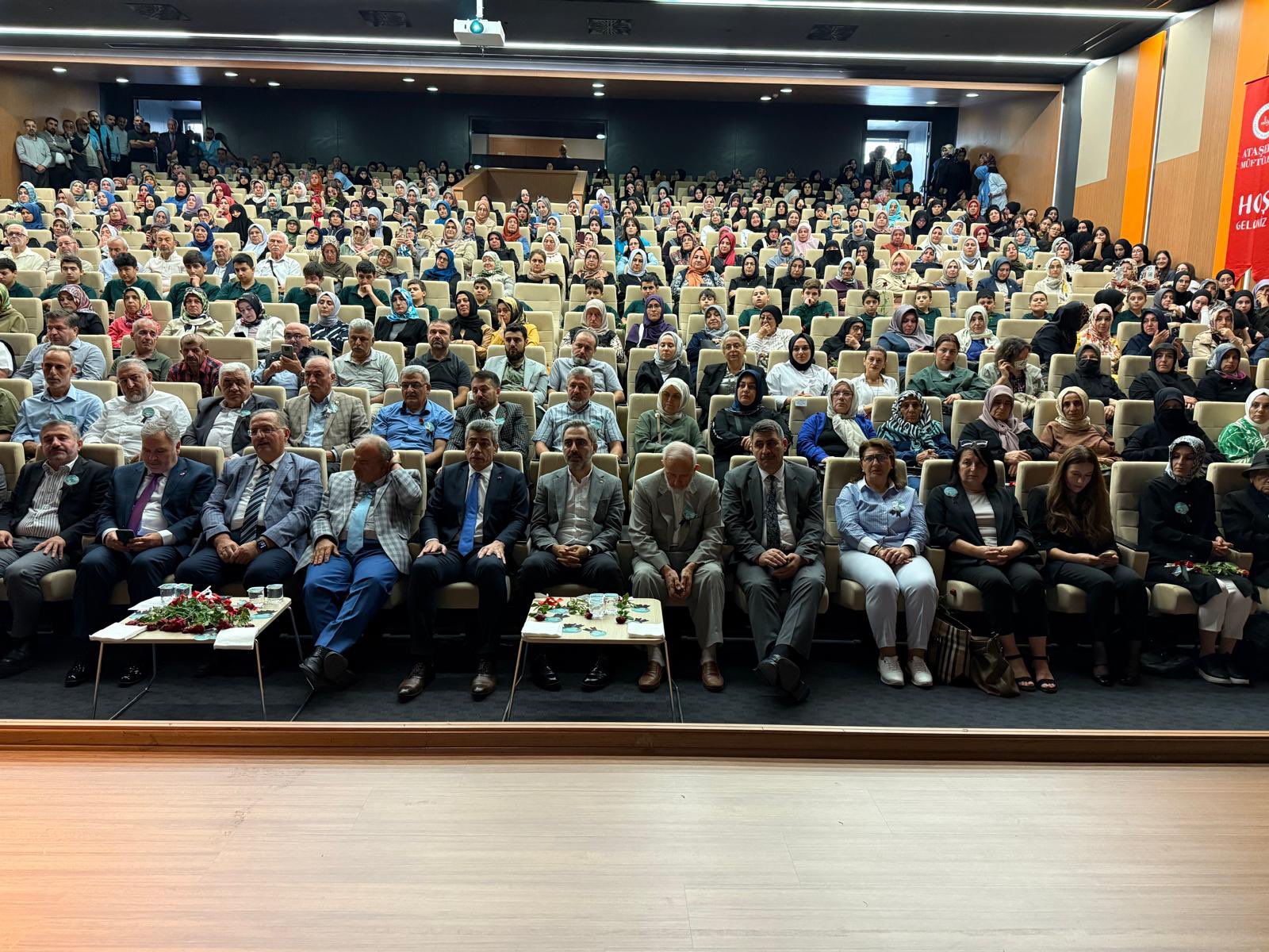 “Peygamberimiz ve Şahsiyet İnşası” temalı konferansına Teşkilat mensuplarımız ile katıldık.