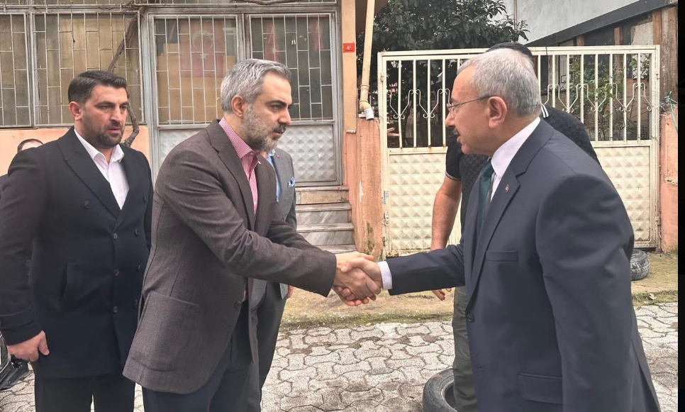 İstanbul Milletvekilimiz İsmail ERDEM ve teşkilat mensuplarımız ile birlikte geçtiğimiz günlerde Hakk’ın rahmetine kavuşan Kıbrıs Gazimiz, kıymetli komşumuz Binali Uyanık amcamız için ailesine taziye ziyaretinde bulunduk.