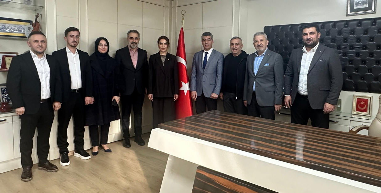 Ataşehir teşkilatımızla İlçe Millî Eğitim Müdürlüğümüzü ziyaret ederek ilçemizde yürütülen eğitim çalışmaları ve devam eden projeler hakkında bilgi aldık.