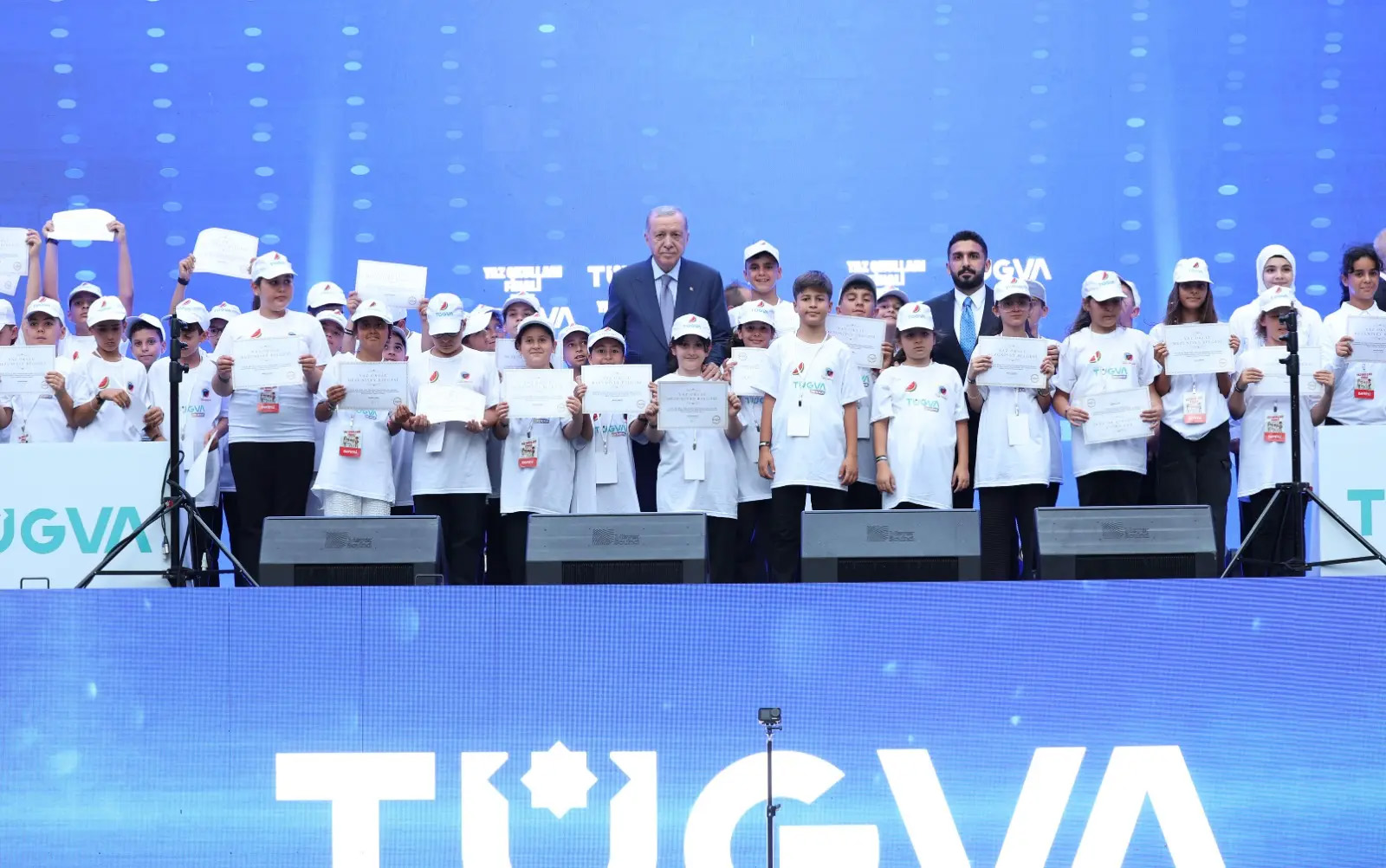 “Milletimizin hasretini çektiği büyük ve güçlü Türkiye'ye kavuşmamıza çok az kaldı”""